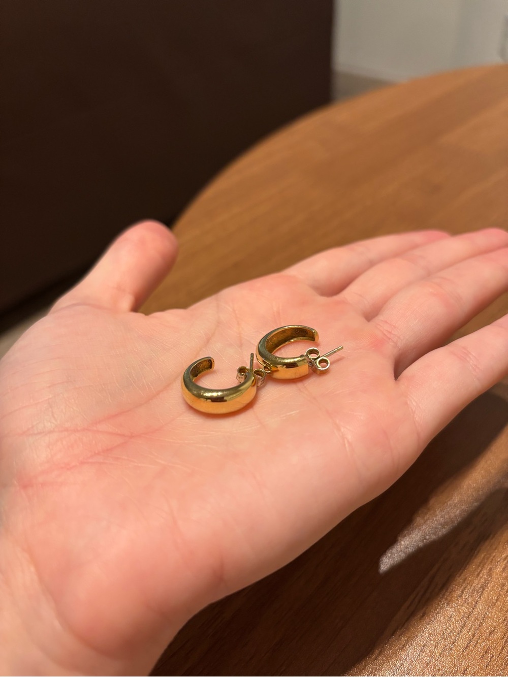 Mejuri Polished Gold Dome Huggie Earrings - Picture 4 of 7